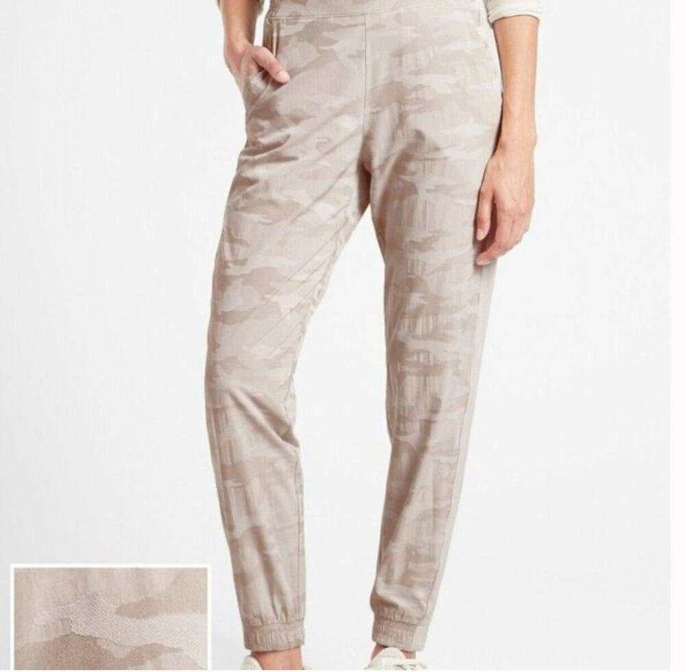 Athleta Women's Brooklyn Camo Jogger Size 26 Tan NWT Athleisure Travel